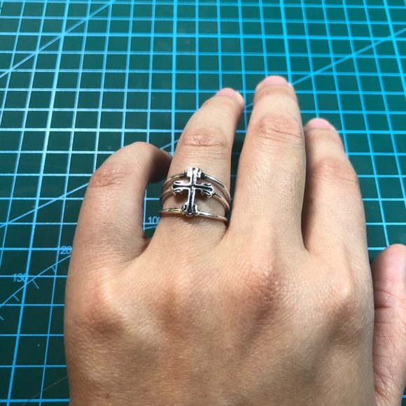 Cross ring - Picture 2 of 4